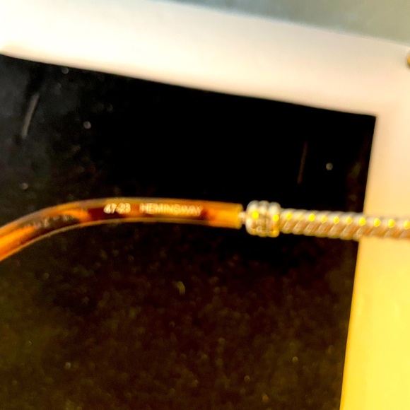 Brighton Hemingway 1.0 Readers with Metal Case - Picture 5 of 7